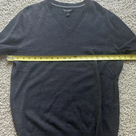 Men’s Banana Republic Grey Extra Fine Merino Wool V Neck Sweater Size M - Picture 5 of 5